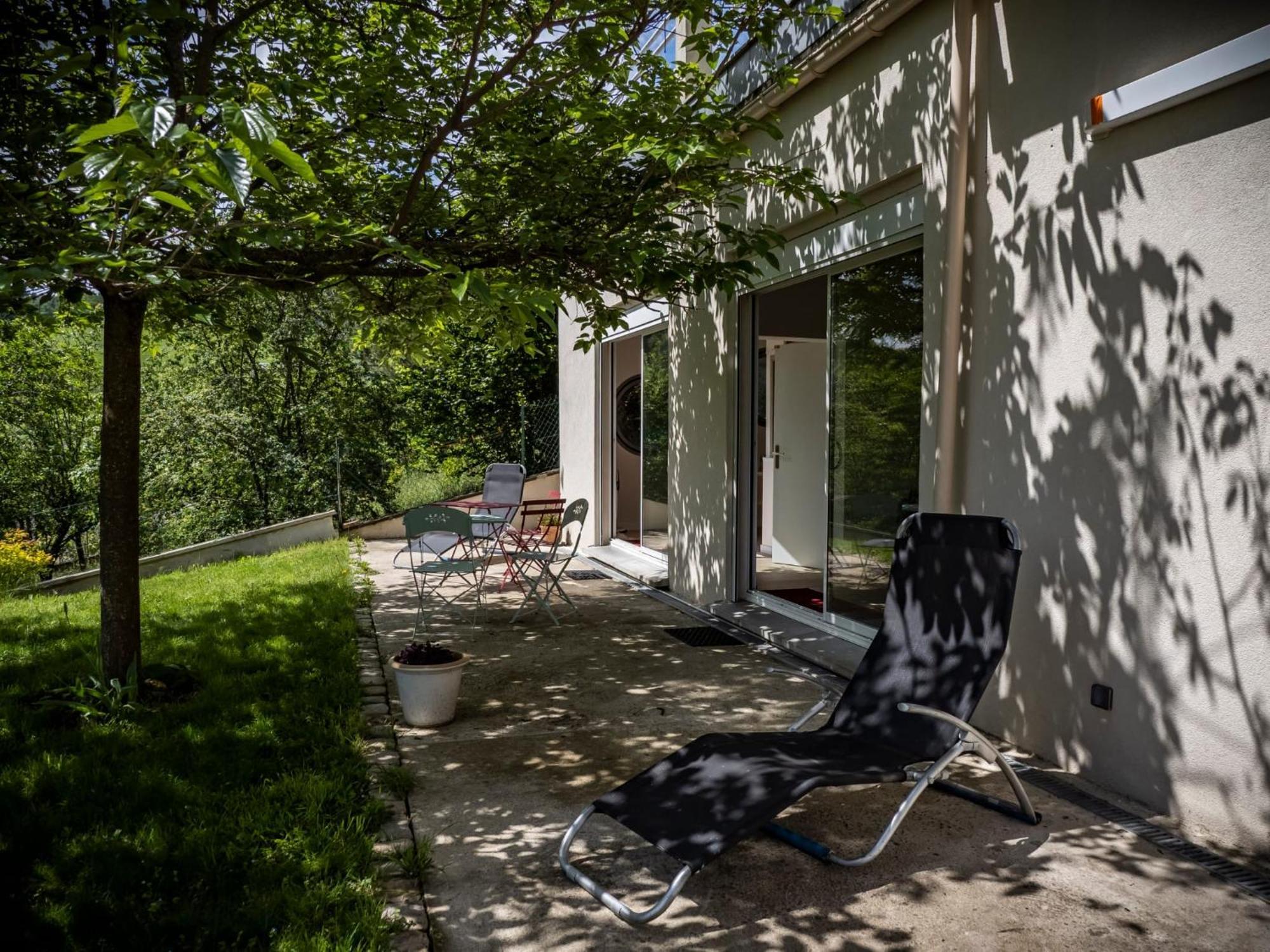 La Maison Sous Le Noyer Apartman Montessut Kültér fotó